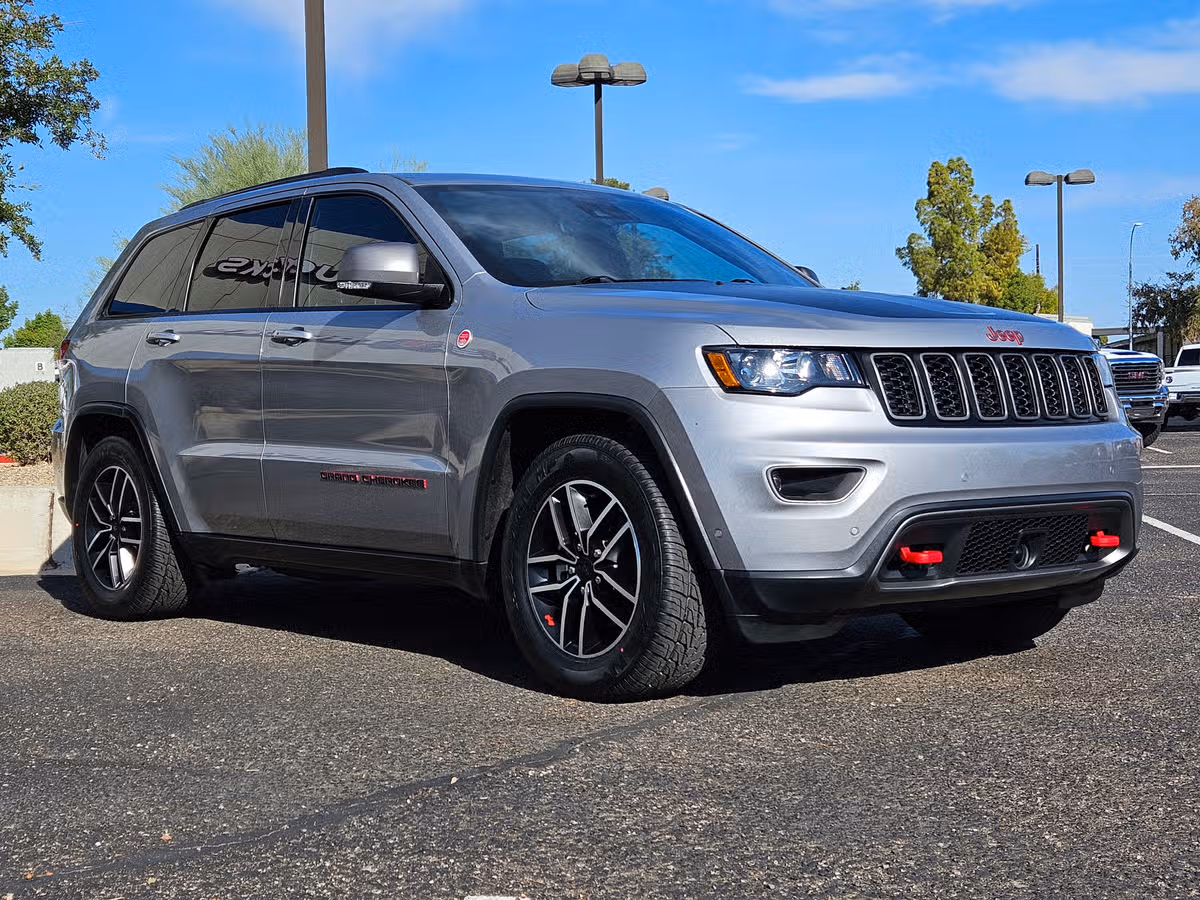 2019 Jeep Grand Cherokee Trailhawk Image 2