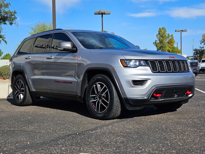 2019 Jeep Grand Cherokee Trailhawk Upper Image 2
