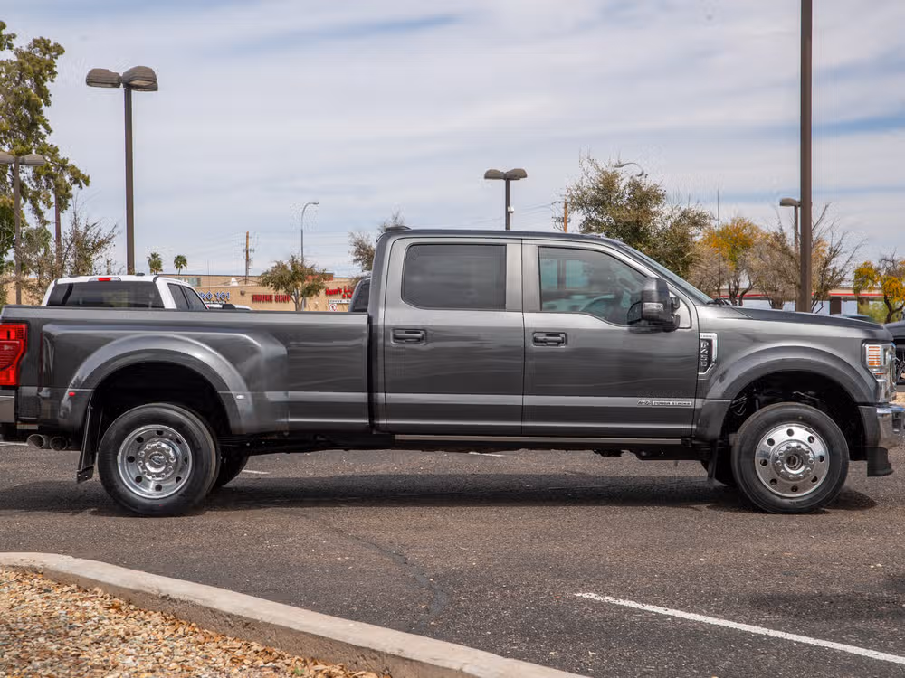 2020 Ford F-450 Super Duty Lariat Crew Cab Lower Image 2