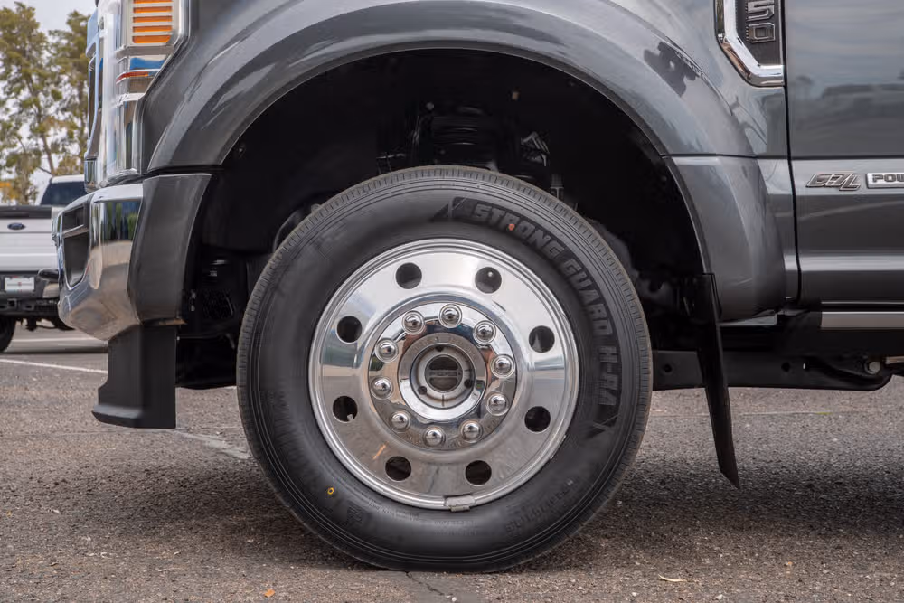 2020 Ford F-450 Super Duty Lariat Crew Cab Image 11
