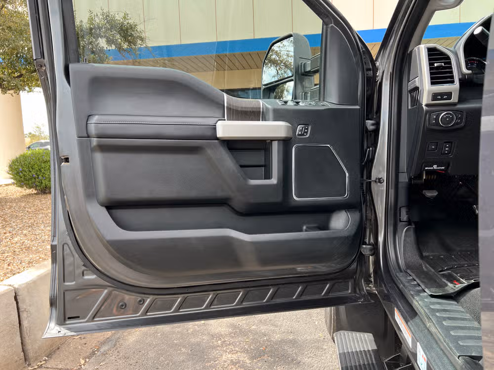 2020 Ford F-450 Super Duty Lariat Crew Cab Image 17