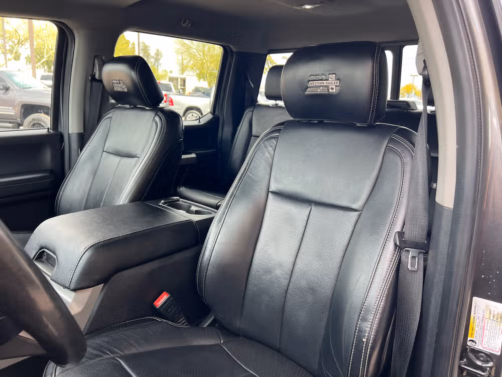 2020 Ford F-450 Super Duty Lariat Crew Cab Image 19