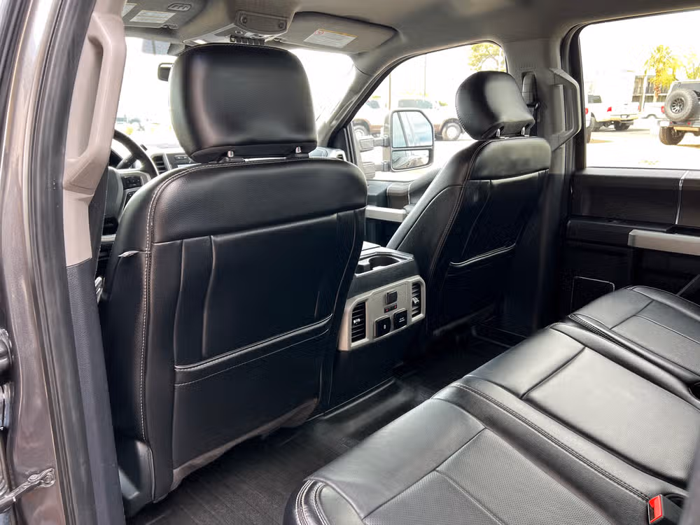 2020 Ford F-450 Super Duty Lariat Crew Cab Image 22