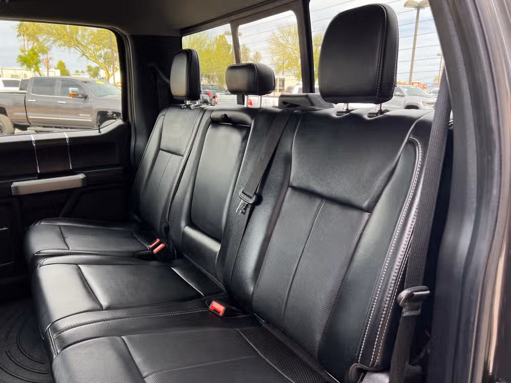 2020 Ford F-450 Super Duty Lariat Crew Cab Image 24
