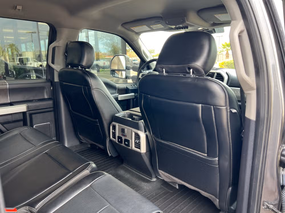 2020 Ford F-450 Super Duty Lariat Crew Cab Image 26