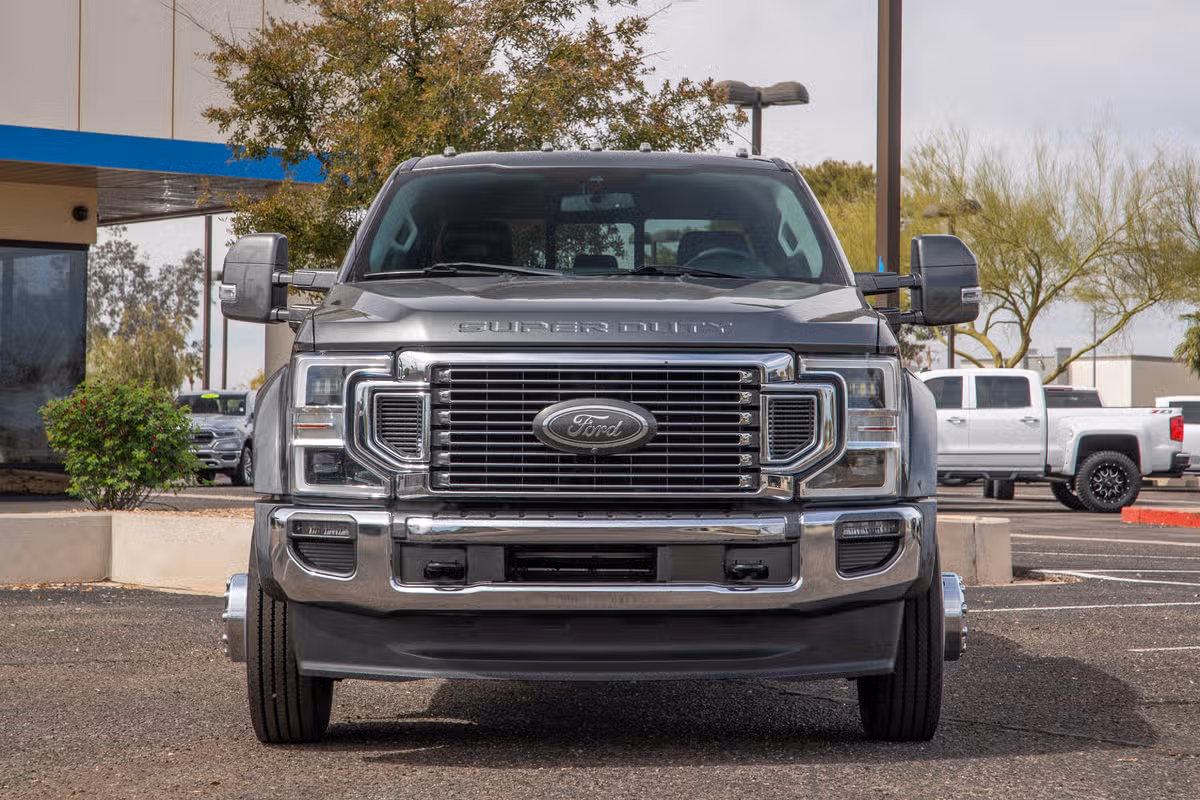 2020 Ford F-450 Super Duty Lariat Crew Cab Image 2