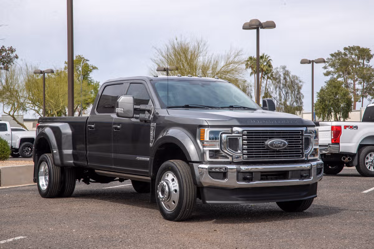 2020 Ford F-450 Super Duty Lariat Crew Cab Image 4