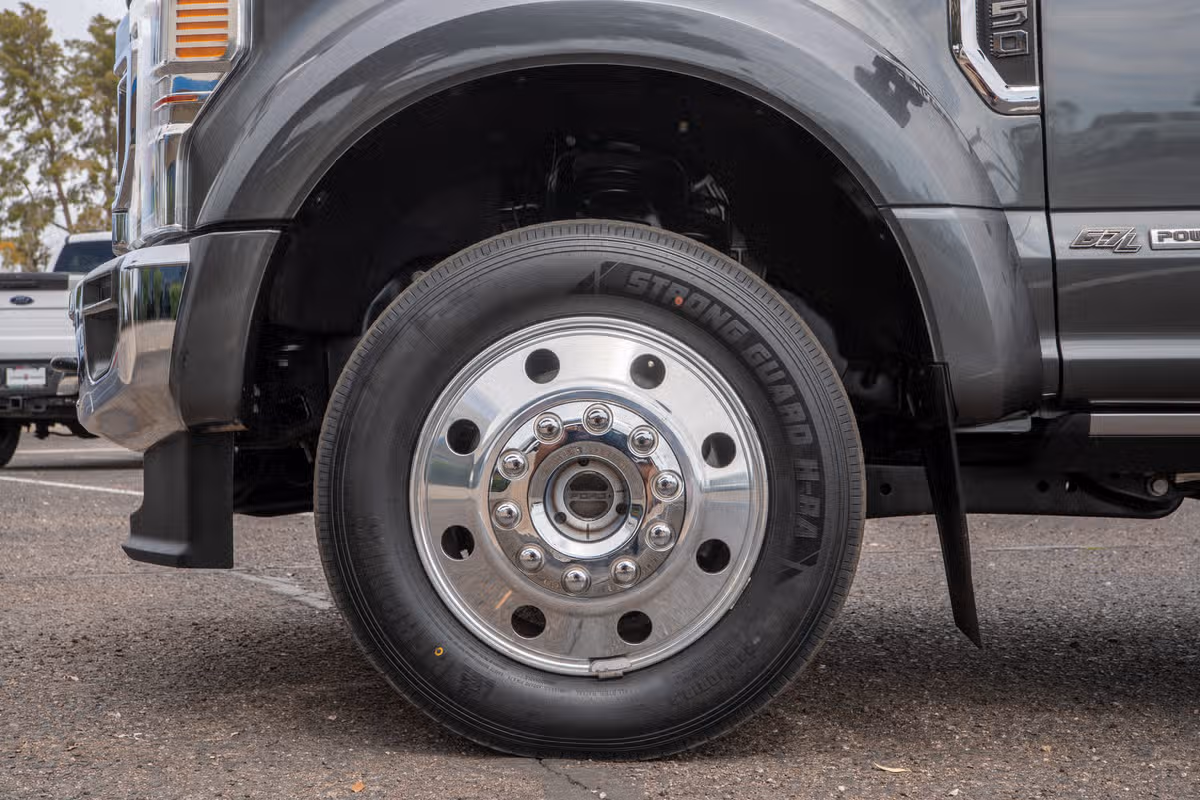 2020 Ford F-450 Super Duty Lariat Crew Cab Image 11