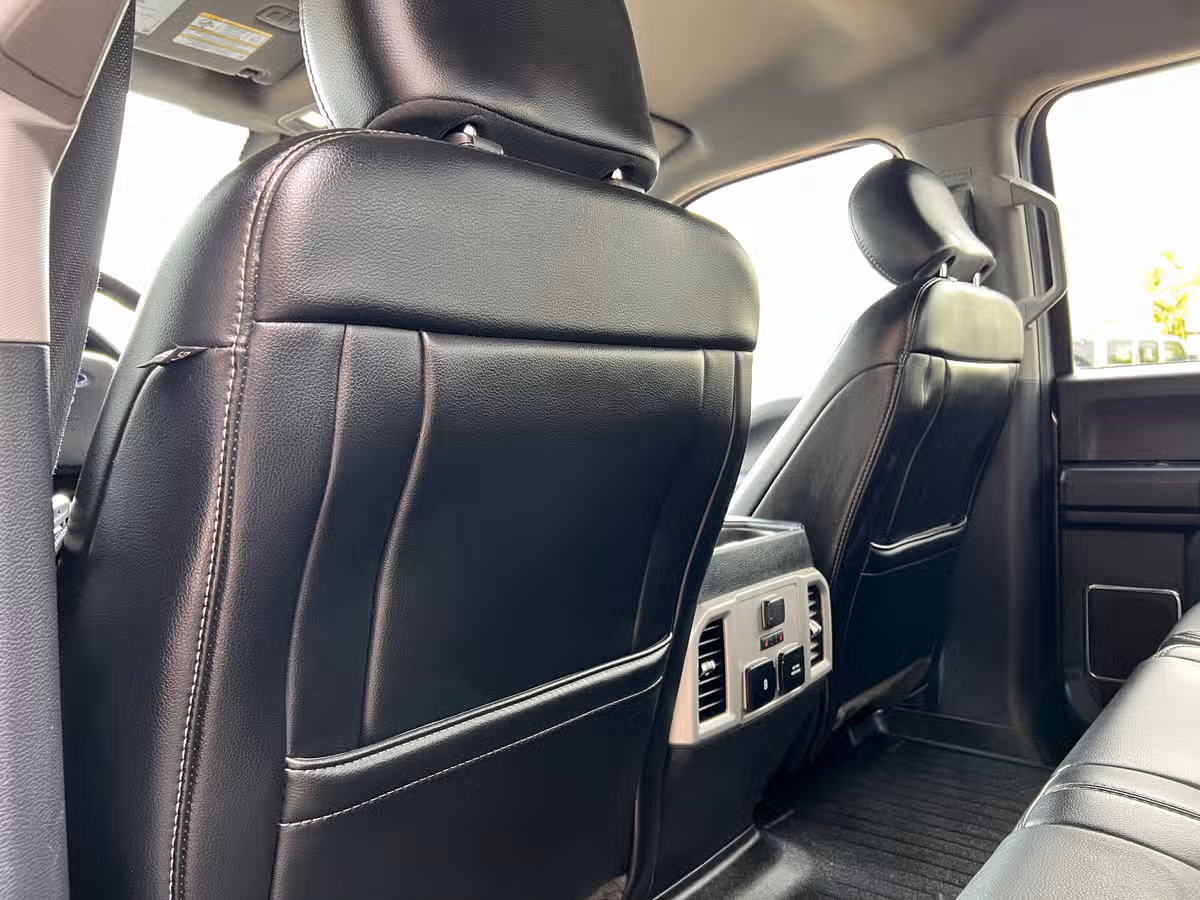 2020 Ford F-450 Super Duty Lariat Crew Cab Image 23