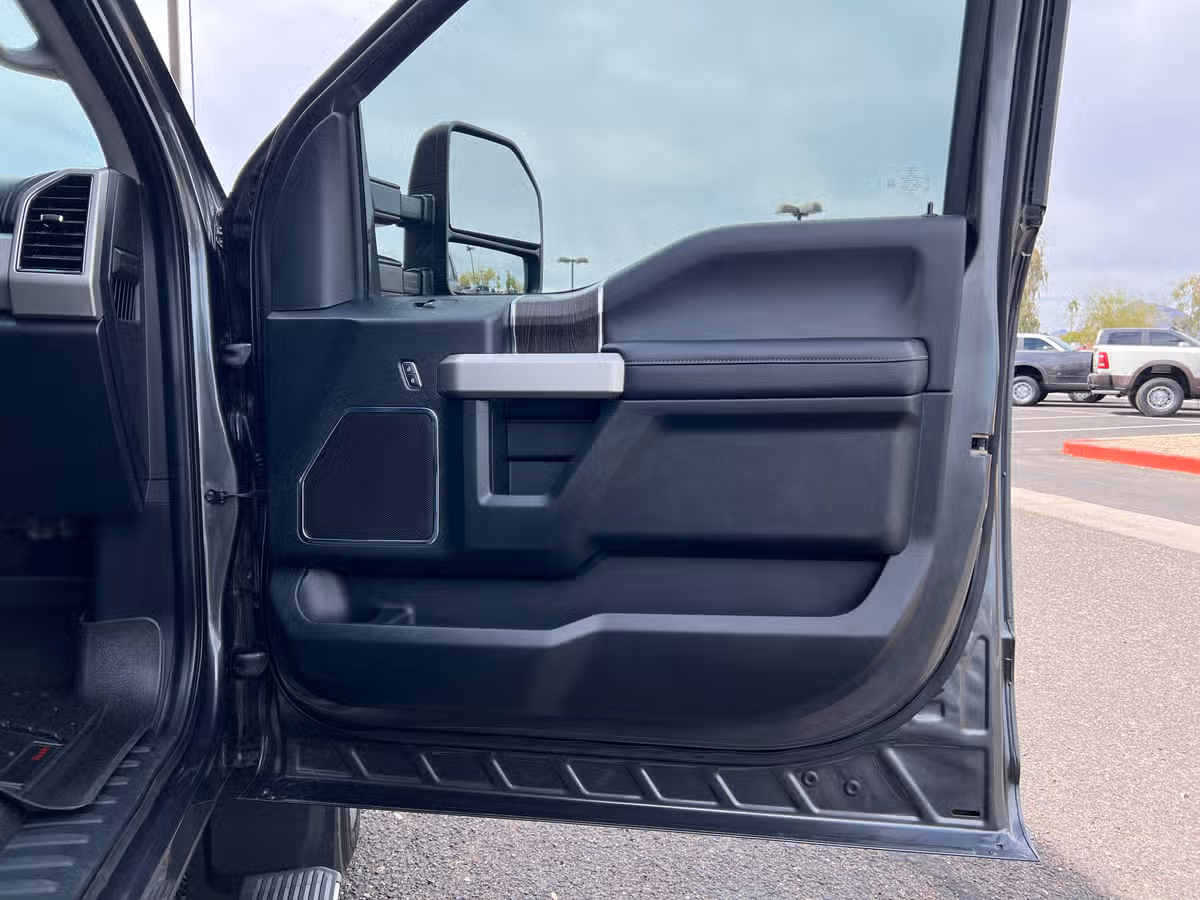 2020 Ford F-450 Super Duty Lariat Crew Cab Image 29