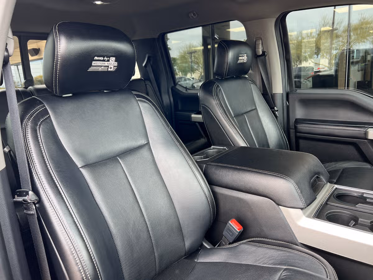 2020 Ford F-450 Super Duty Lariat Crew Cab Image 31
