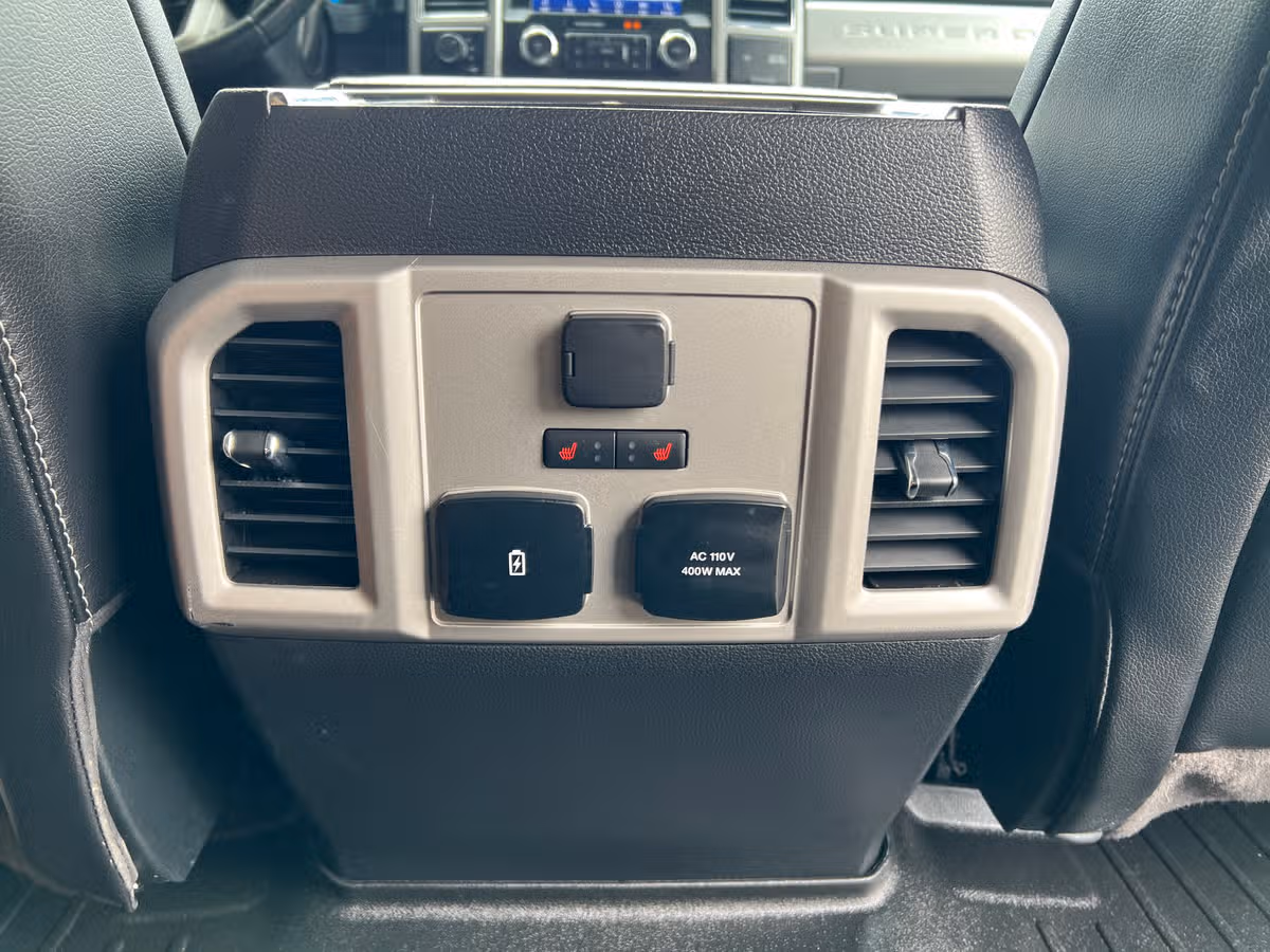 2020 Ford F-450 Super Duty Lariat Crew Cab Image 32
