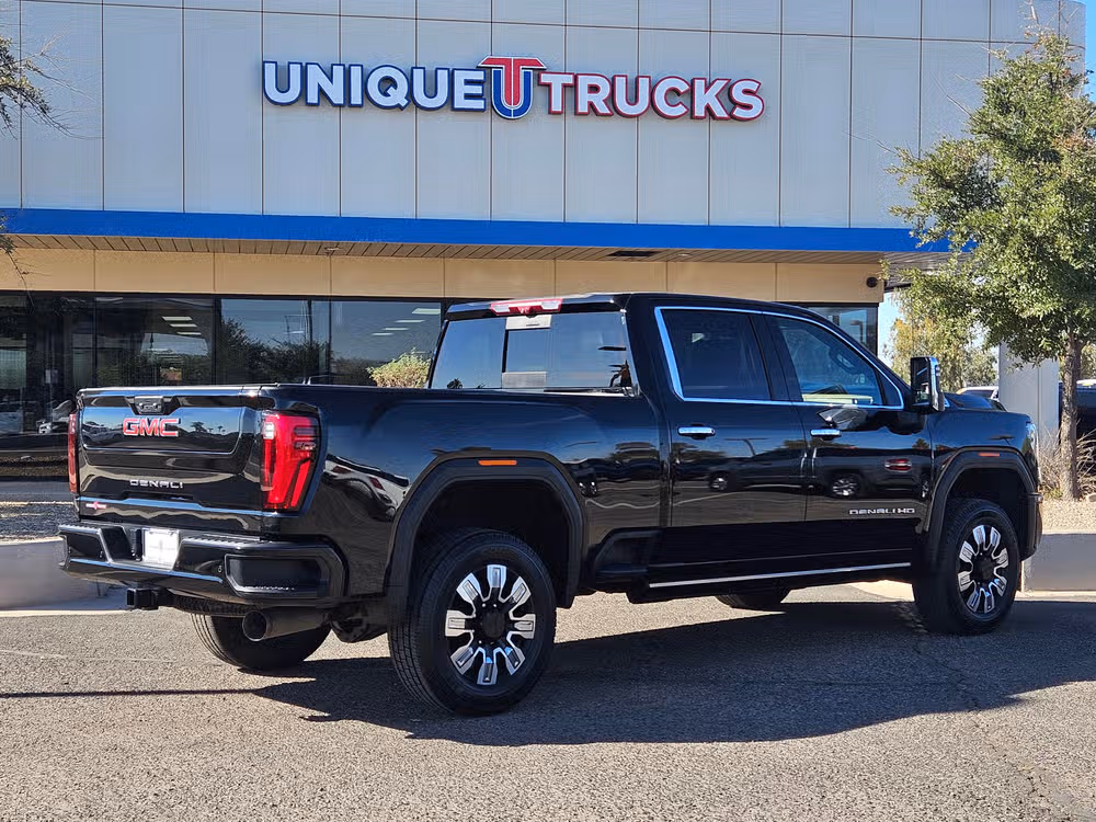 2024 GMC Sierra 3500HD Denali Crew Cab Image 7