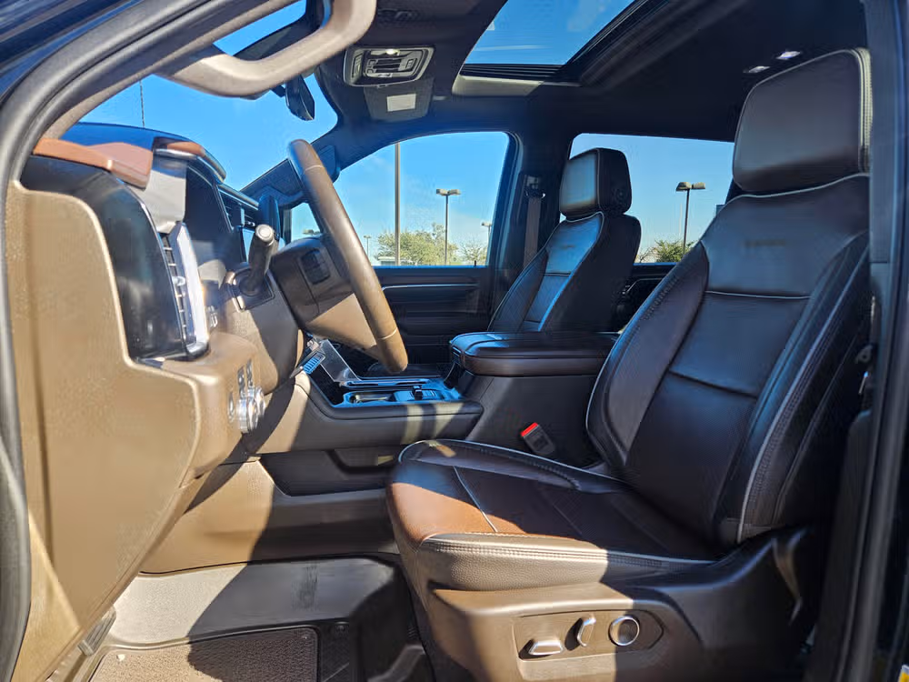 2024 GMC Sierra 3500HD Denali Crew Cab Image 17