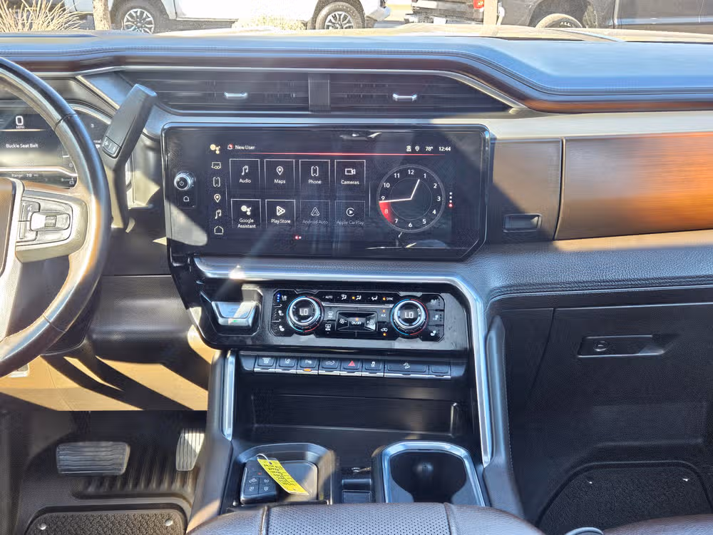 2024 GMC Sierra 3500HD Denali Crew Cab Image 32