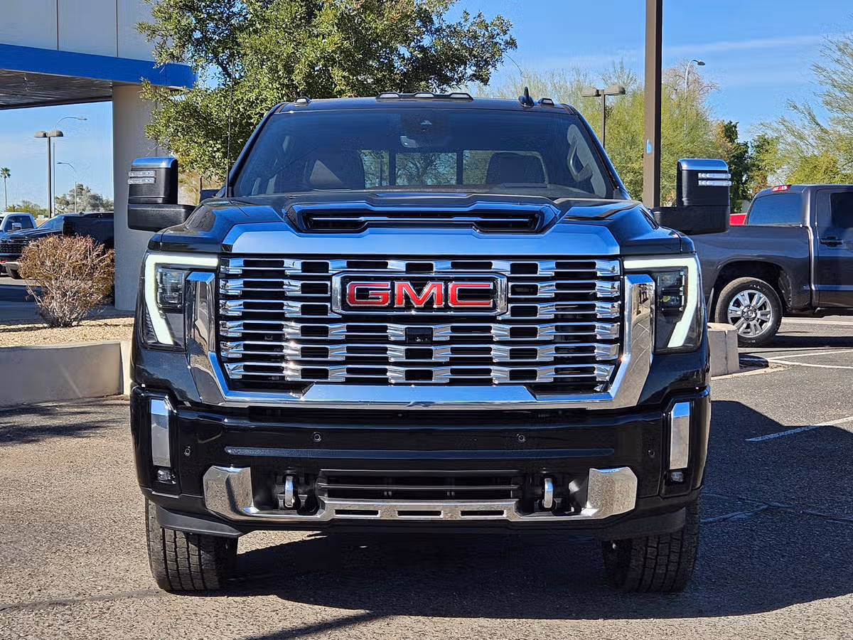 2024 GMC Sierra 3500HD Denali Crew Cab Image 4