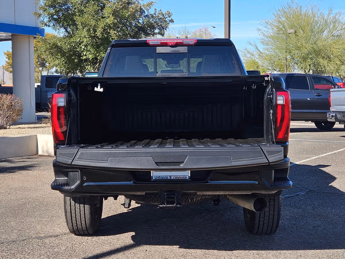 2024 GMC Sierra 3500HD Denali Crew Cab Image 9