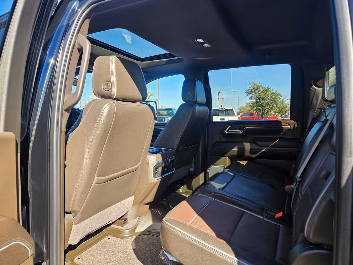 2024 GMC Sierra 3500HD Denali Crew Cab Image 20