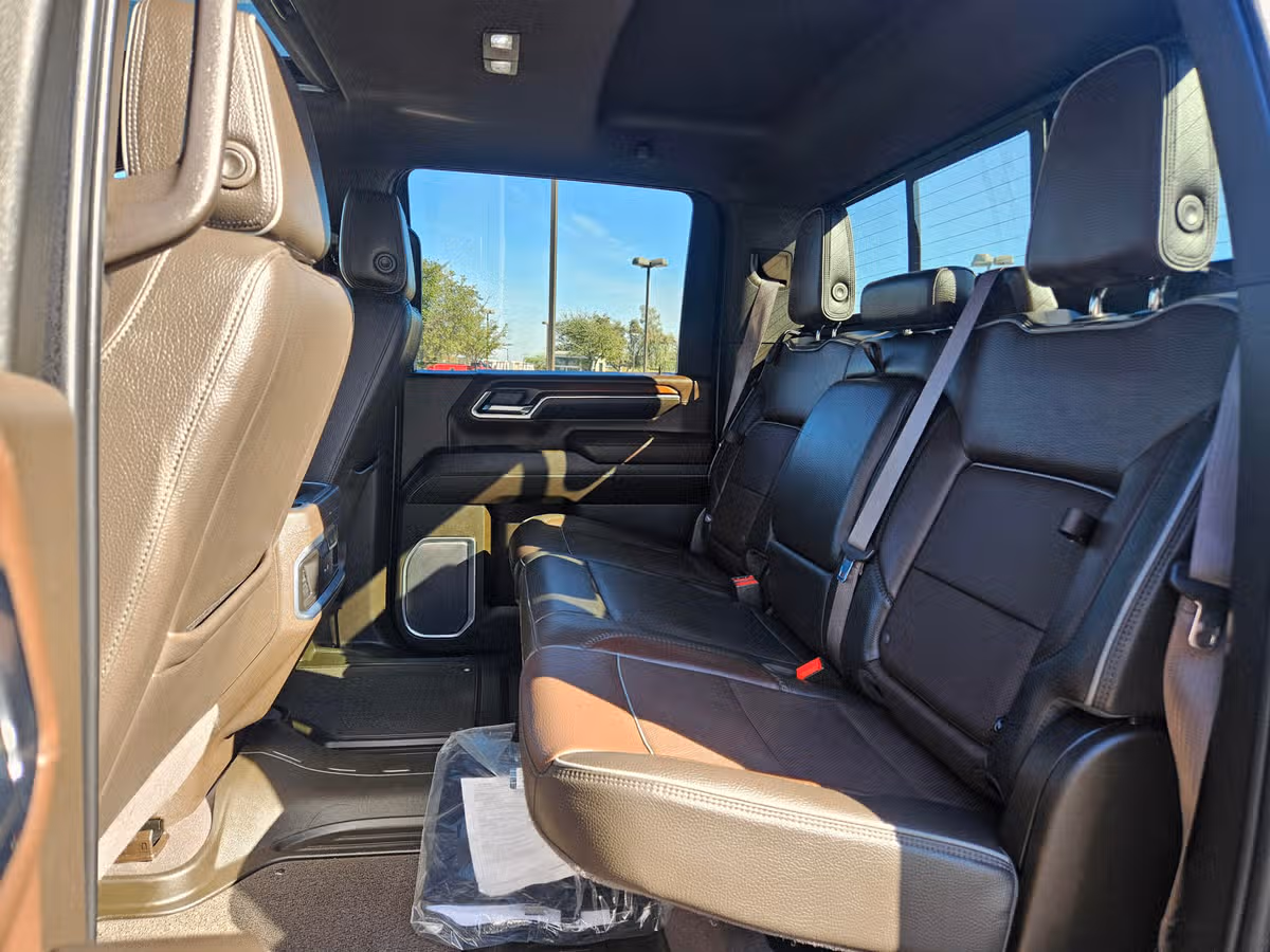 2024 GMC Sierra 3500HD Denali Crew Cab Image 21