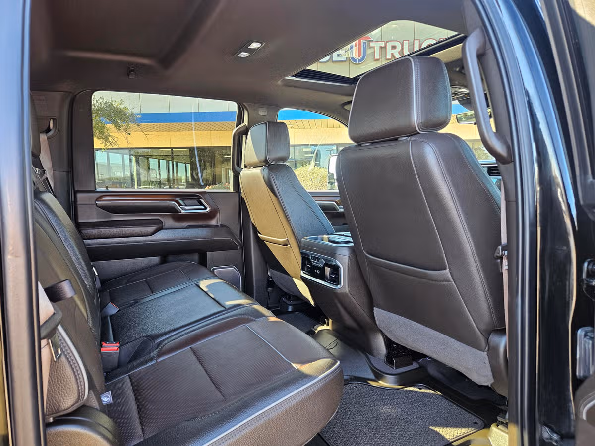 2024 GMC Sierra 3500HD Denali Crew Cab Image 24