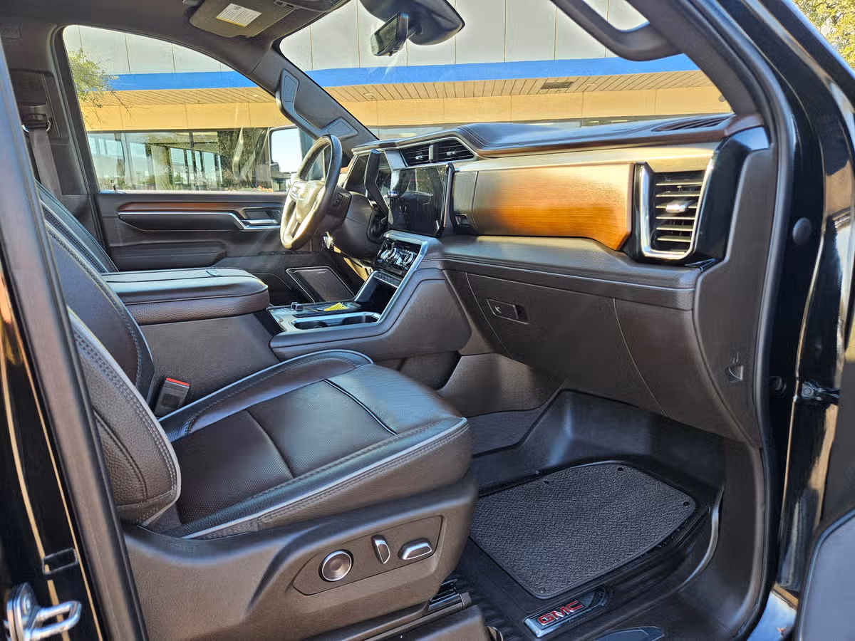 2024 GMC Sierra 3500HD Denali Crew Cab Image 28