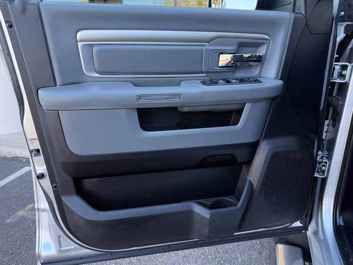 2015 Ram 2500 Big Horn Crew Cab Image 18