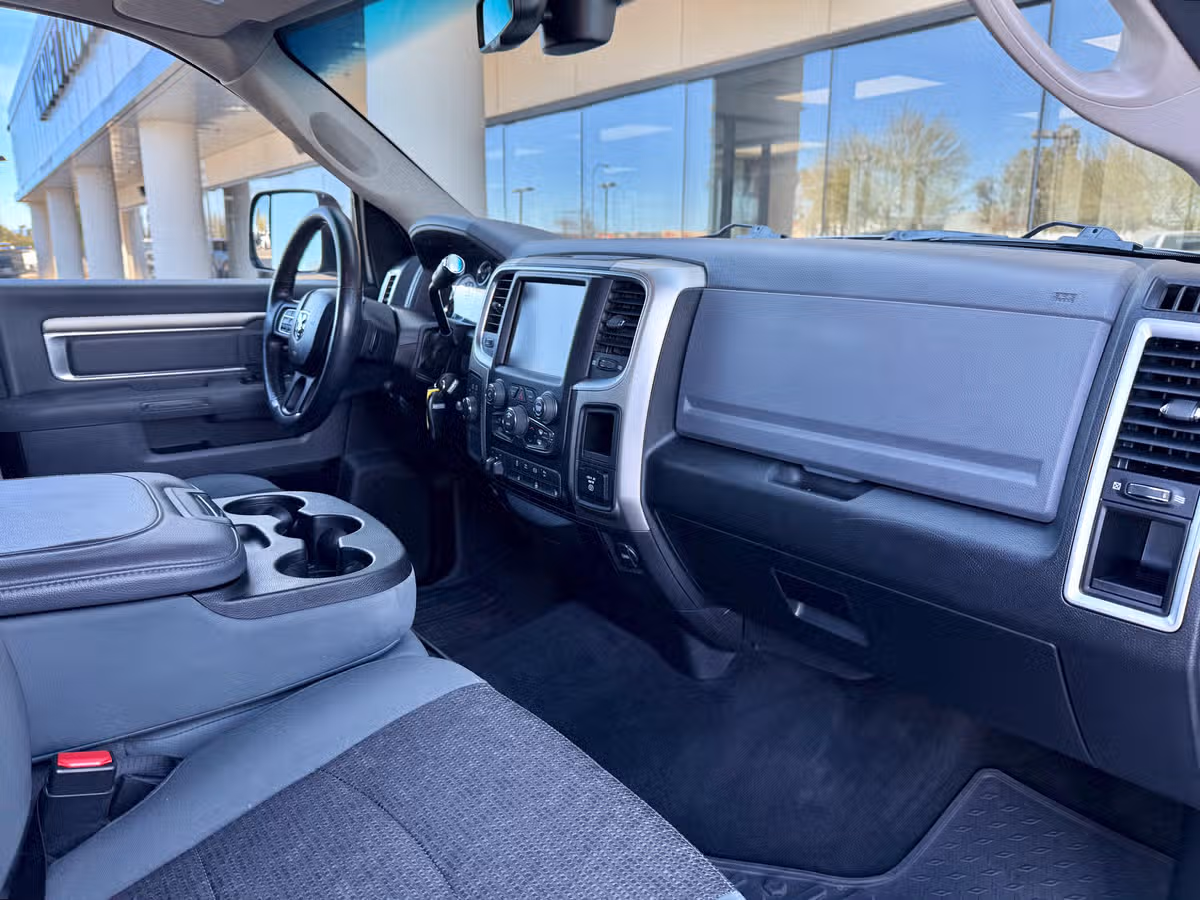 2015 Ram 2500 Big Horn Crew Cab Image 31