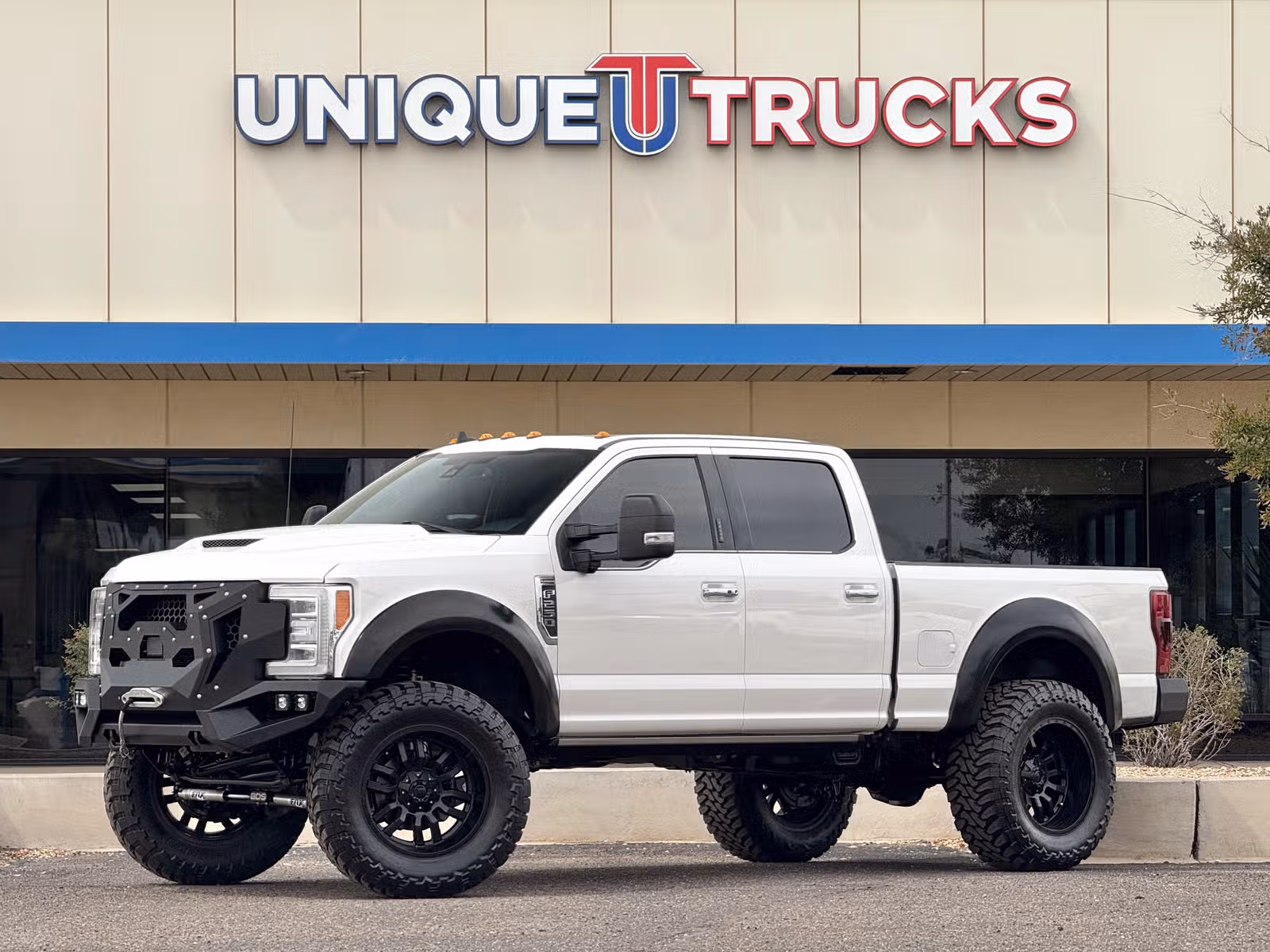 2019 Ford F-250 Super Duty Platinum Crew Cab Upper Image 1