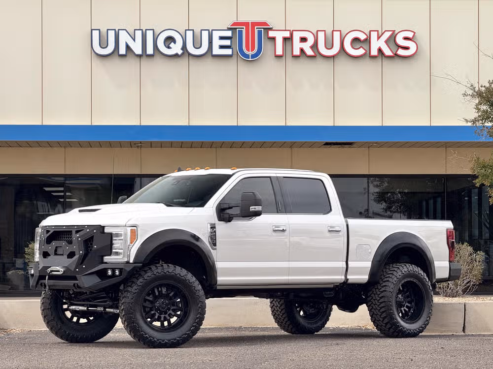 2019 Ford F-250 Super Duty Platinum Crew Cab Image 1