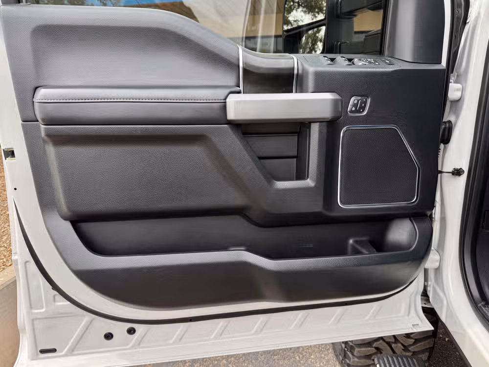 2019 Ford F-250 Super Duty Platinum Crew Cab Image 18