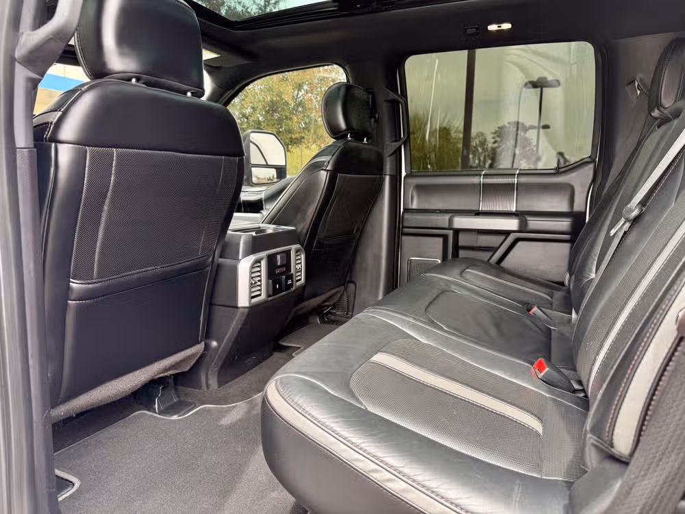 2019 Ford F-250 Super Duty Platinum Crew Cab Image 24