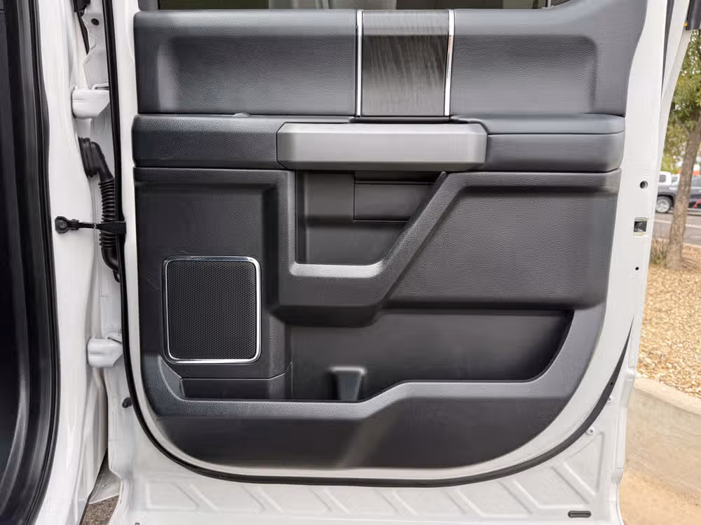 2019 Ford F-250 Super Duty Platinum Crew Cab Image 27