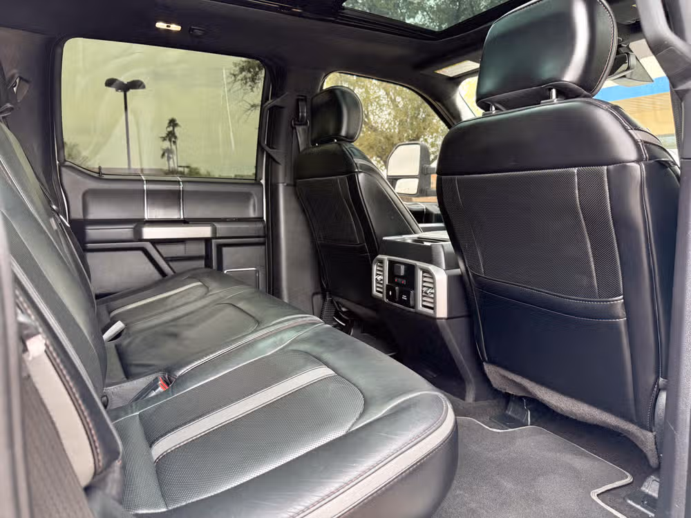 2019 Ford F-250 Super Duty Platinum Crew Cab Image 28