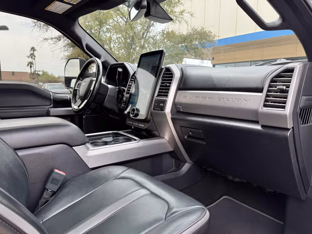 2019 Ford F-250 Super Duty Platinum Crew Cab Image 32