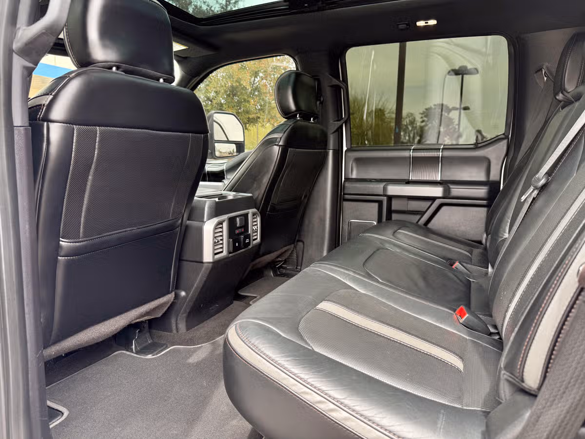 2019 Ford F-250 Super Duty Platinum Crew Cab Image 24