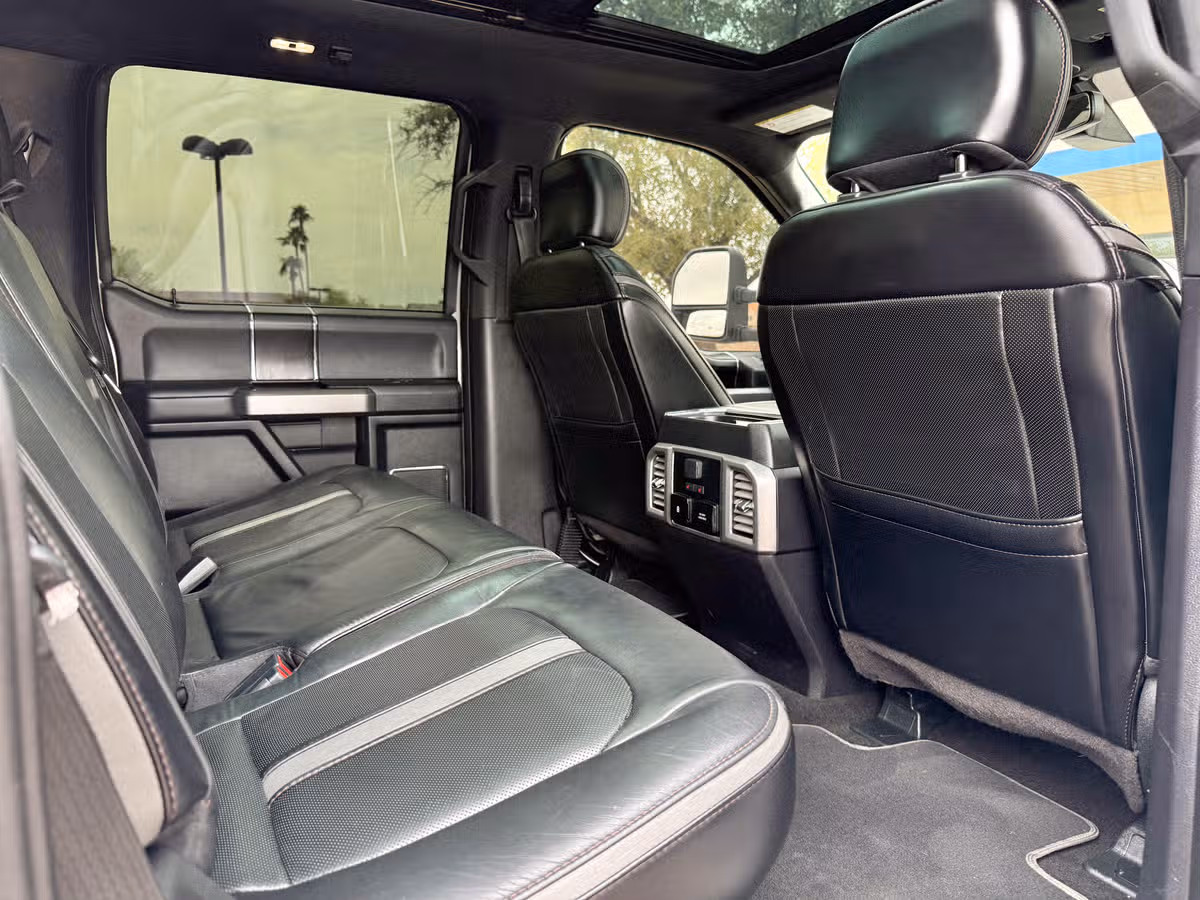 2019 Ford F-250 Super Duty Platinum Crew Cab Image 28