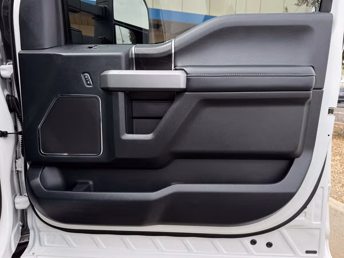 2019 Ford F-250 Super Duty Platinum Crew Cab Image 31