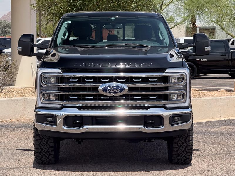 2023 Ford F-250 Lariat photo 2