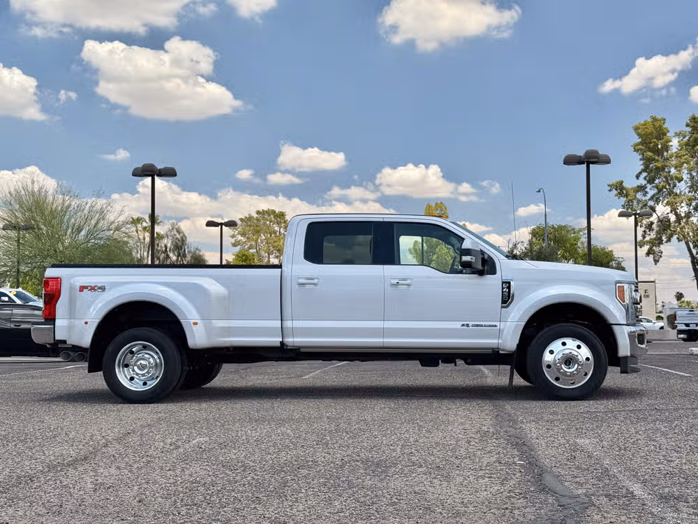 2018 Ford F-450 Super Duty Lariat Crew Cab Lower Image 2