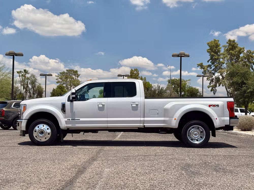 2018 Ford F-450 Super Duty Lariat Crew Cab Image 11