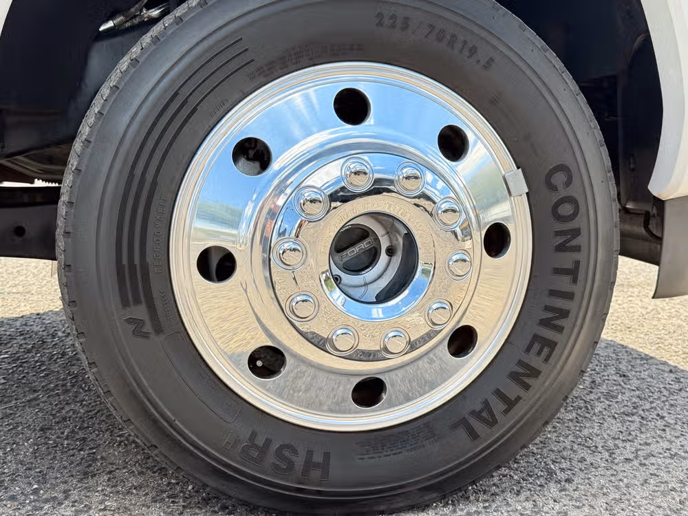 2018 Ford F-450 Super Duty Lariat Crew Cab Image 12