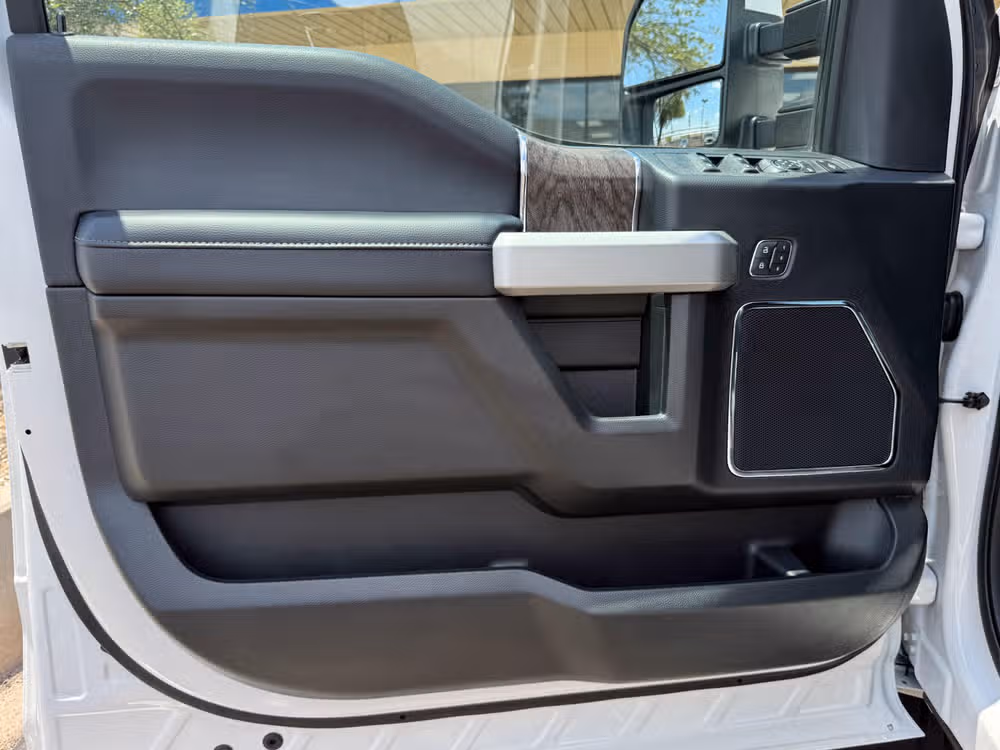 2018 Ford F-450 Super Duty Lariat Crew Cab Image 18