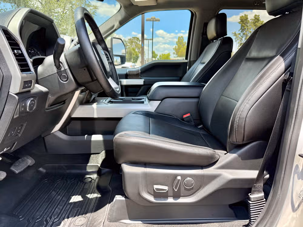 2018 Ford F-450 Super Duty Lariat Crew Cab Image 19