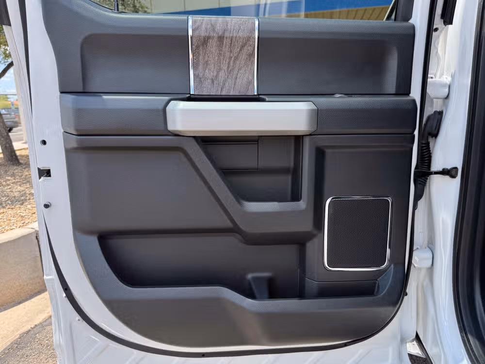 2018 Ford F-450 Super Duty Lariat Crew Cab Image 23