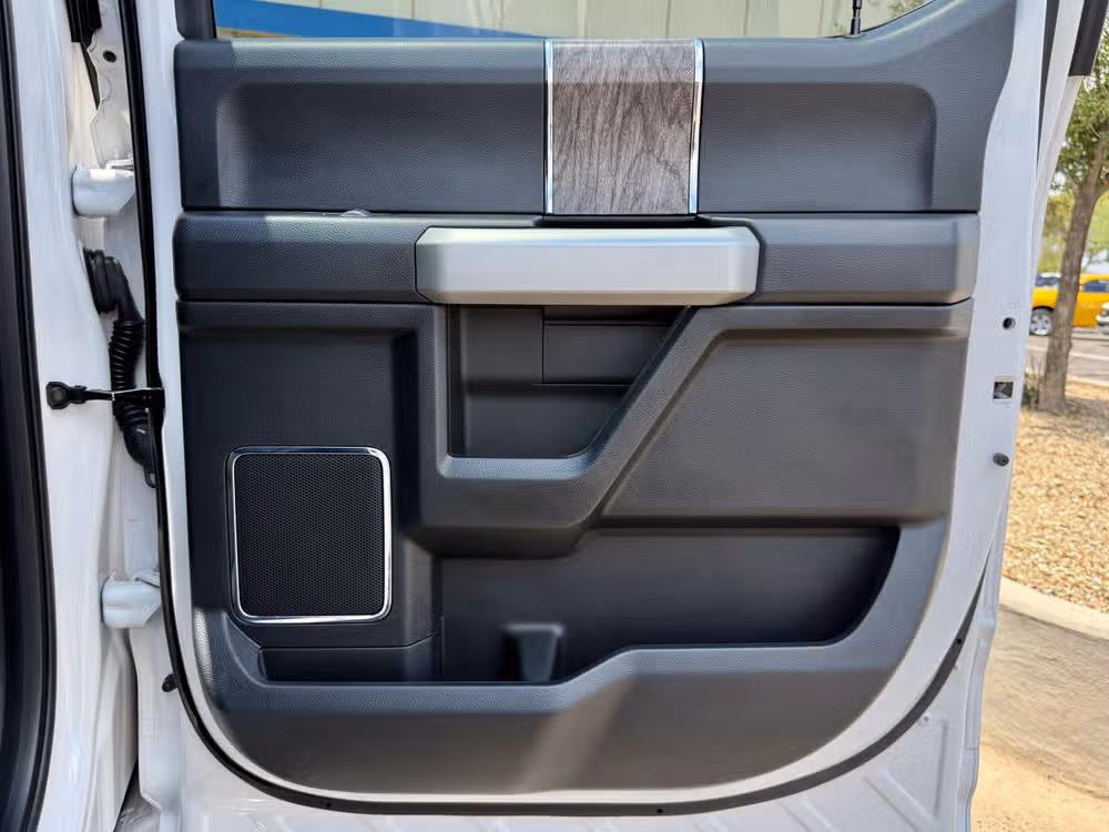 2018 Ford F-450 Super Duty Lariat Crew Cab Image 27