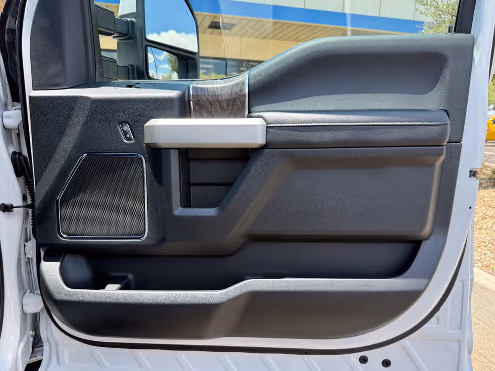 2018 Ford F-450 Super Duty Lariat Crew Cab Image 31