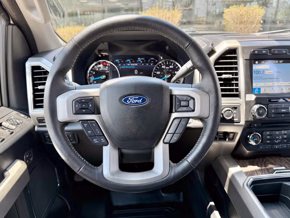 2018 Ford F-450 Super Duty Lariat Crew Cab Image 36