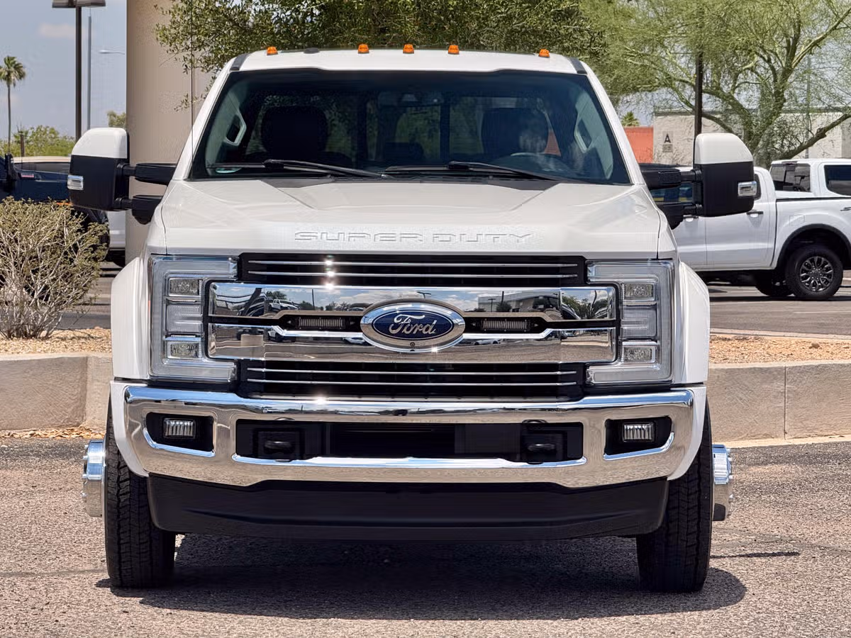 2018 Ford F-450 Super Duty Lariat Crew Cab Image 2