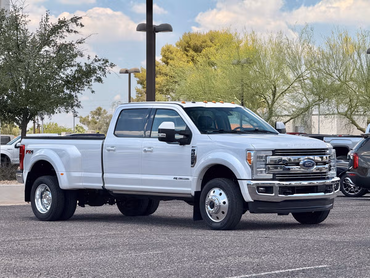 2018 Ford F-450 Super Duty Lariat Crew Cab Image 4