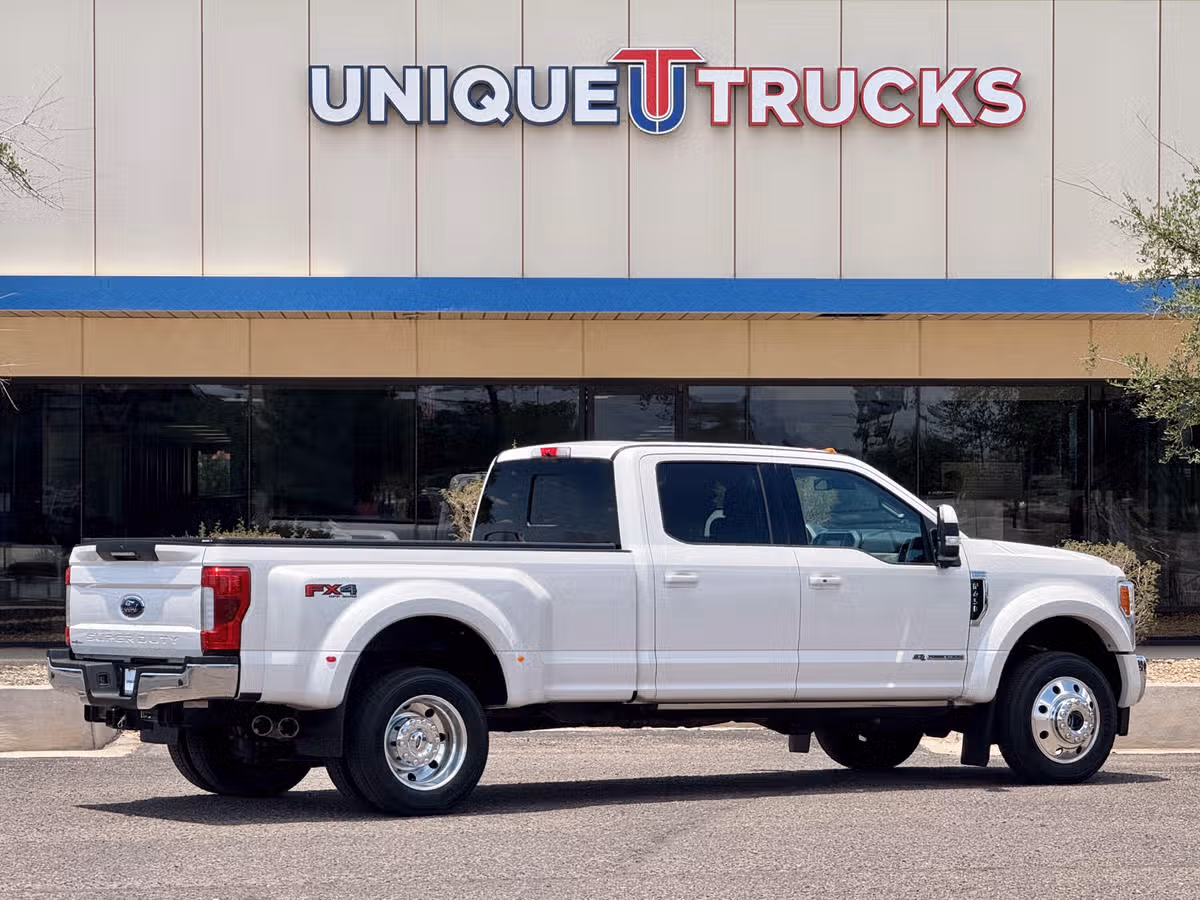 2018 Ford F-450 Super Duty Lariat Crew Cab Image 6